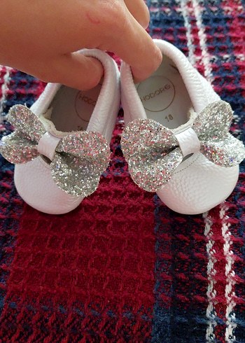 Pullu Fiyonk Detaylı Beyaz Bebek Ayakkabısı - Görsel 6