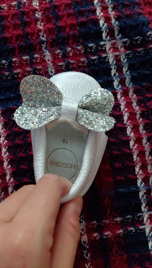 Pullu Fiyonk Detaylı Beyaz Bebek Ayakkabısı - Görsel 5