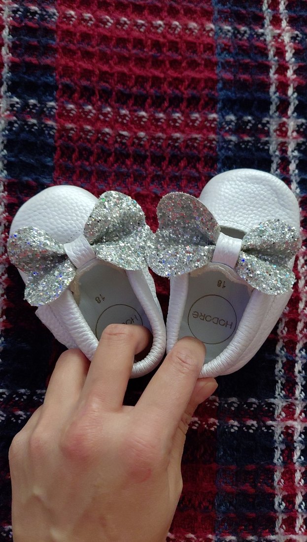 Pullu Fiyonk Detaylı Beyaz Bebek Ayakkabısı - Görsel 3