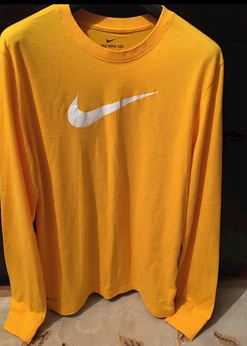 Nike Sari Uzun Kollu Tisort