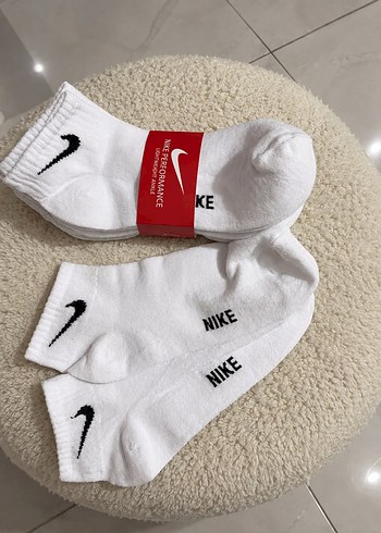 Nike 6 Li Beyaz Spor Corap Seti