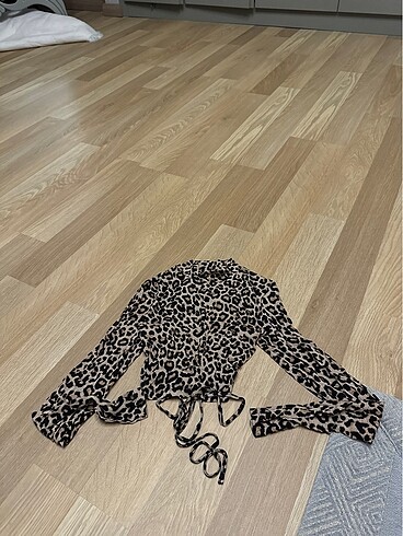 Leopard sırtı açık balıkçı yaka esnek kumaş