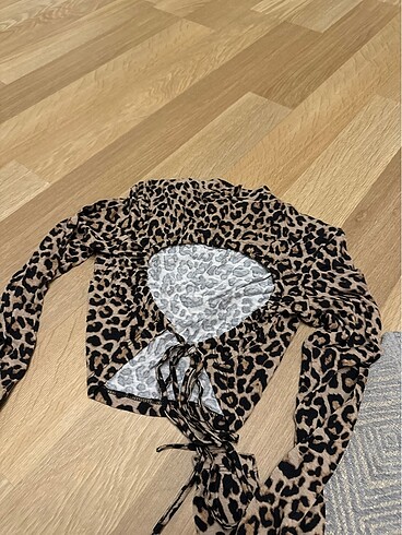 s Beden Leopard sırtı açık balıkçı yaka esnek kumaş
