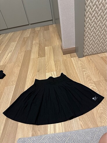 Siyah pileli etek BERSHKA