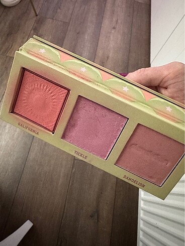 Benefit Cosmetics Benefit Allık Paleti