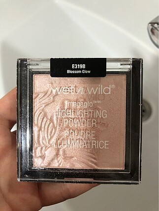 Wet n Wild Megaglo Aydınlatıcı