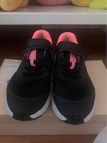 Kız çoçuk çok temiz Nike ayakkabı