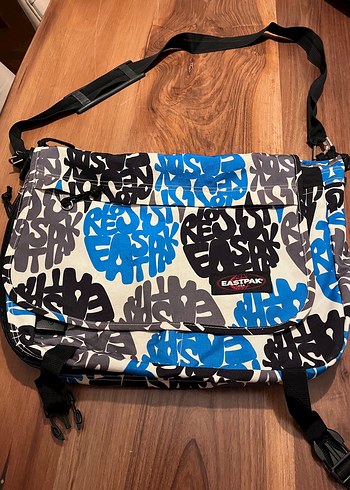 Eastpak Grafiti Capraz Canta
