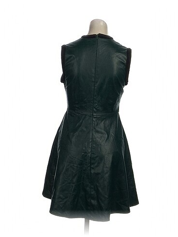 m Beden PreLoved Kısa Elbise %70 İndirimli.
