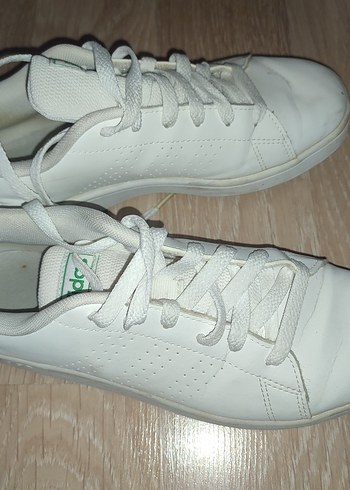 Adidas Beyaz Bağcıklı Spor Ayakkabı