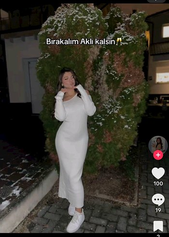 Beyaz Asimetrik Omuzlu Uzun Elbise - Görsel 4