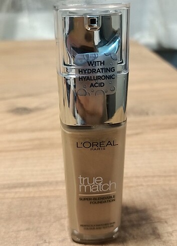 L'Oreal Paris foundation 