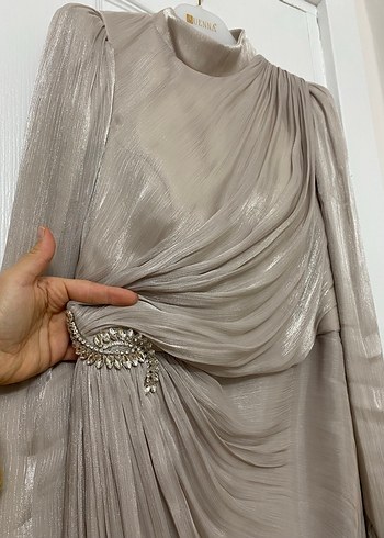 Beyaz Drapeli Uzun Kadın Takım Elbise - Görsel 4