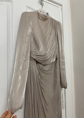 Beyaz Drapeli Uzun Kadın Takım Elbise - Görsel 2