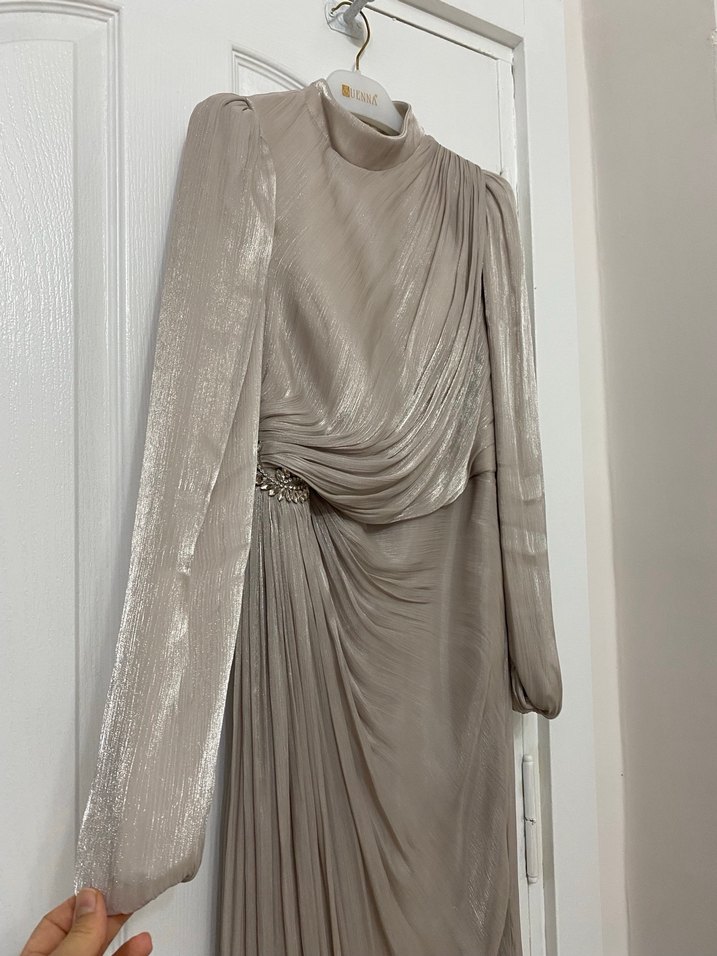 Beyaz Drapeli Uzun Kadın Takım Elbise - Görsel 2