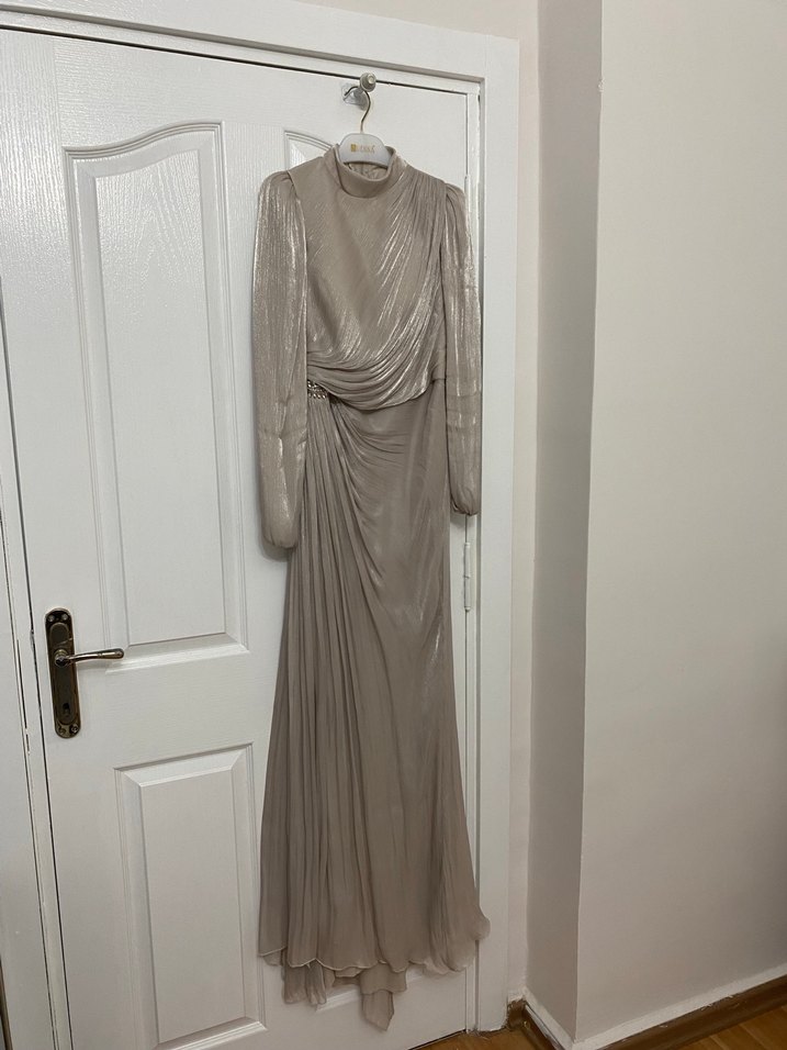 Beyaz Drapeli Uzun Kadın Takım Elbise - Görsel 5