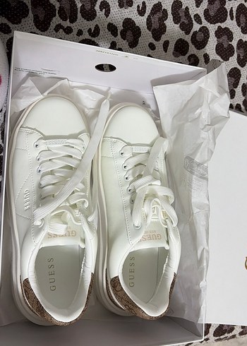 Guess Beyaz Dusuk Bilekli Sneaker