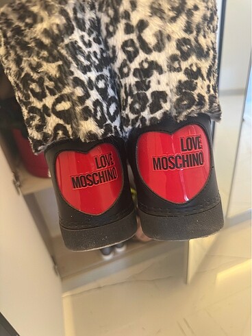 Love moschino