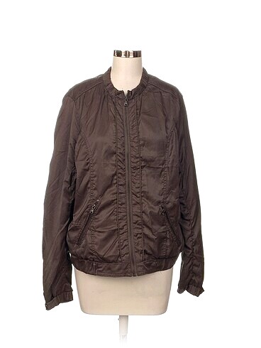 Bershka Bomber %70 İndirimli.