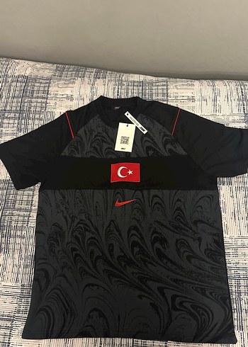 Nike Siyah Turk Bayrakli Futbol Formasi