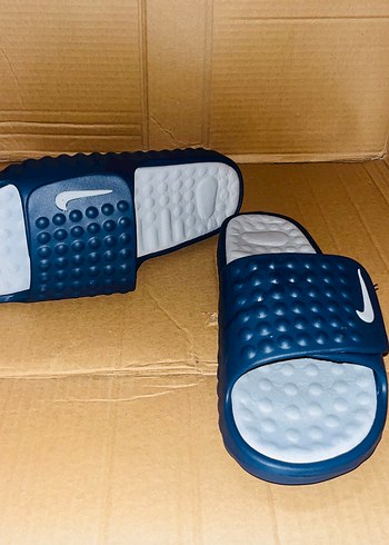 Nike Sezonun En Cok Satilan Modelimiz Nike Lacivert Dokulu Terlik