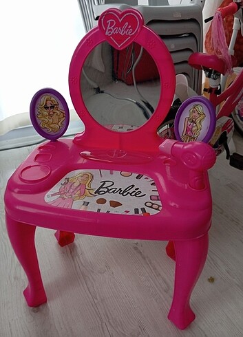 Barbie Barbie Makyaj masası