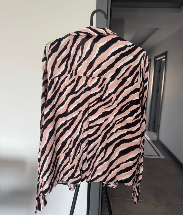 Pembe Zebra Desenli Uzun Kollu Gömlek - Görsel 2