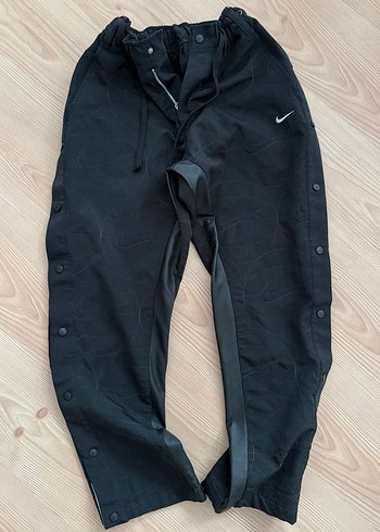Nike Siyah Bagcikli Rahat Pantolon