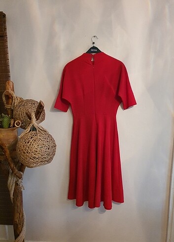 Kırmızı elbise - Görsel 4