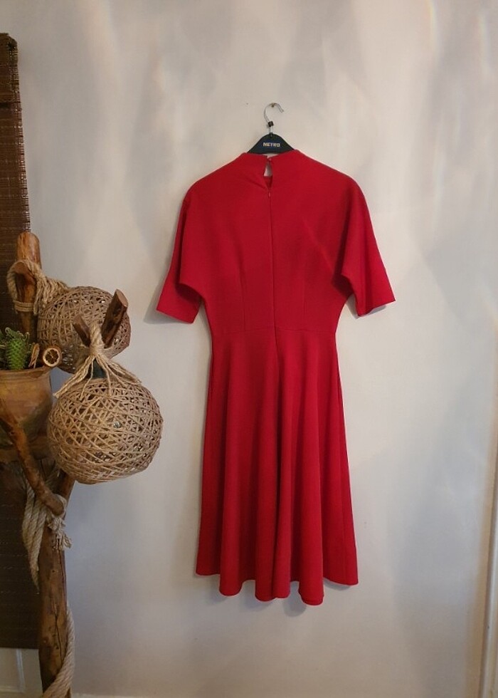 Kırmızı elbise - Görsel 4