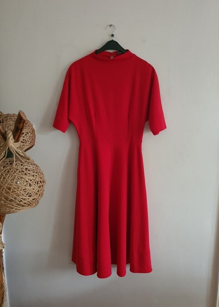 Kırmızı elbise - Görsel 5