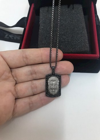 Aslan Kabartmali Siyah Pirlantali Gumus Kolye