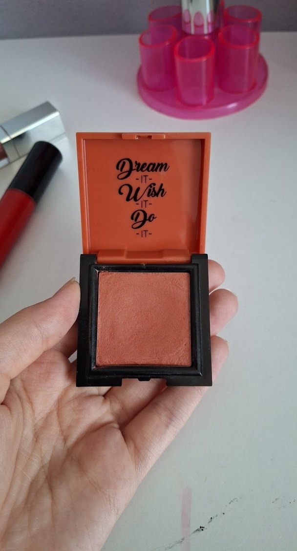 Canlı Kırmızı Ruj ve Allık - Görsel 3