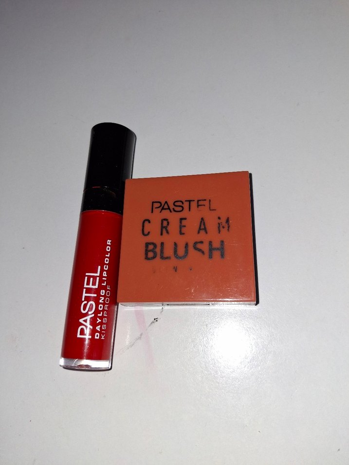 Canlı Kırmızı Ruj ve Allık - Görsel 2