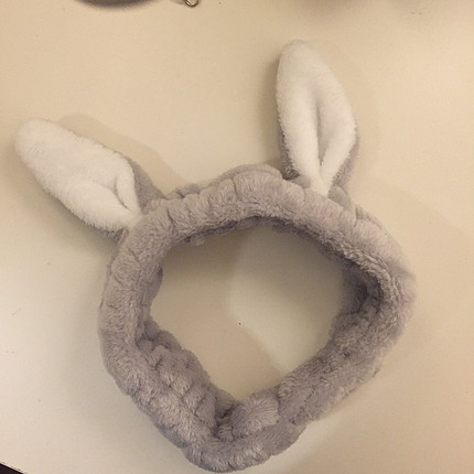 H&M Tavşan kulaklı saç bandı ve far paleti