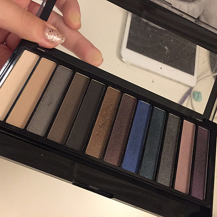Revlon Revolution far paleti