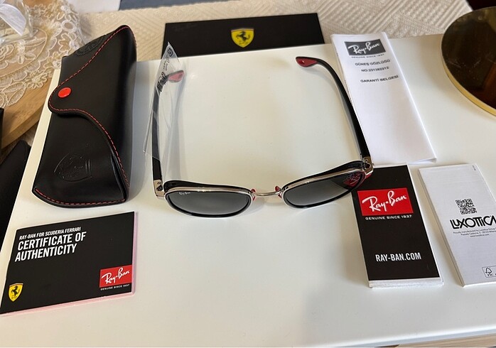 Beden Ray-Ban Ferrari RB3674M Güneş Gözlüğü
