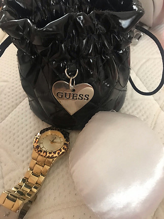 Guess camda çizik yok