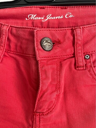 Mavi Jeans Mavi marka düşük bel kırmızı kot şort