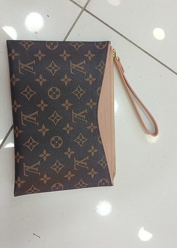 Louis Vuitton Monogramli Hakiki Deri Sik Parmak Askili Cuzdan