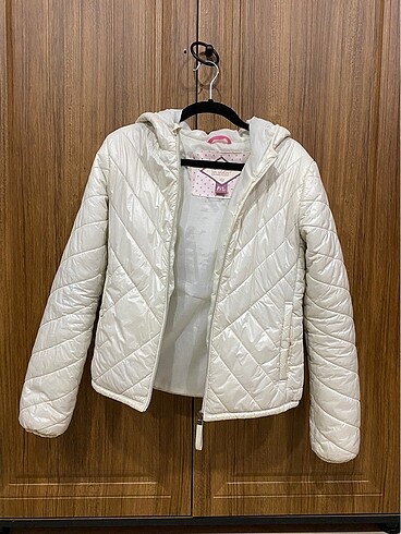 Bershka beyaz şişme mont yağmurluk