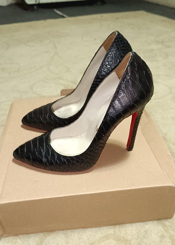 Christian Louboutin Siyah Yilan Desenli İnce Topuklu Siklik