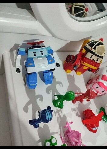 E.L.F Robocar poli