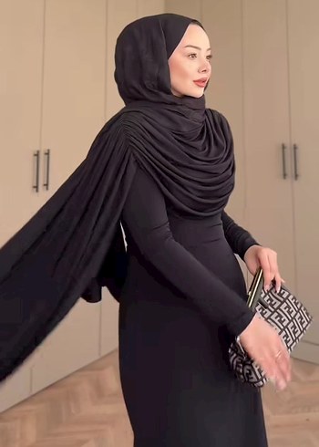 Zara Siyah Uzun Kollu Drapeli Uzun Elbise