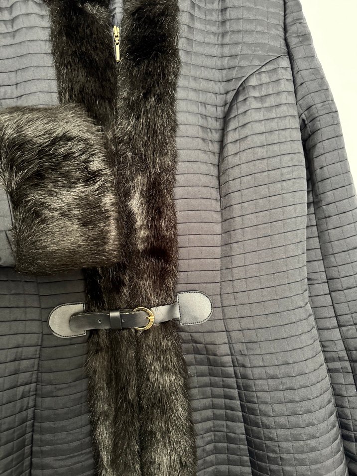 Kürk Detaylı Uzun lacivert Kadın Kaban - Görsel 4