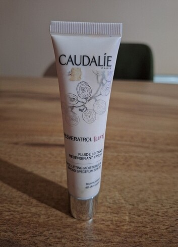 Caudalie resveratrol fluide spf20