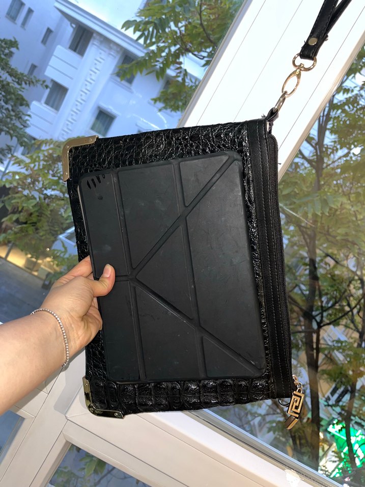 Vintage Siyah Kabartmalı Deri el - tablet çantası — görsel 2/6