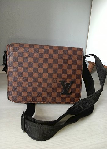 Diğer Louis Vuitton Damier Ebene Capraz Canta