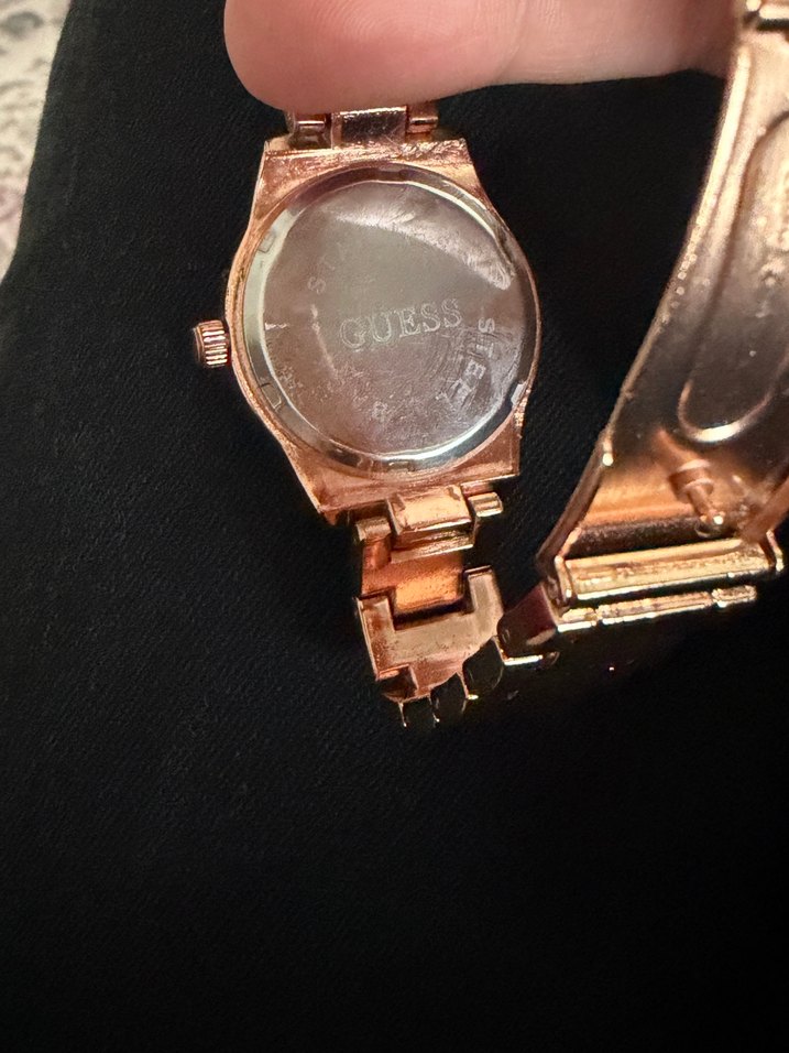 Rose Gold Taşlı Şıklık: Guess Kadın Kol Saati — görsel 4/6