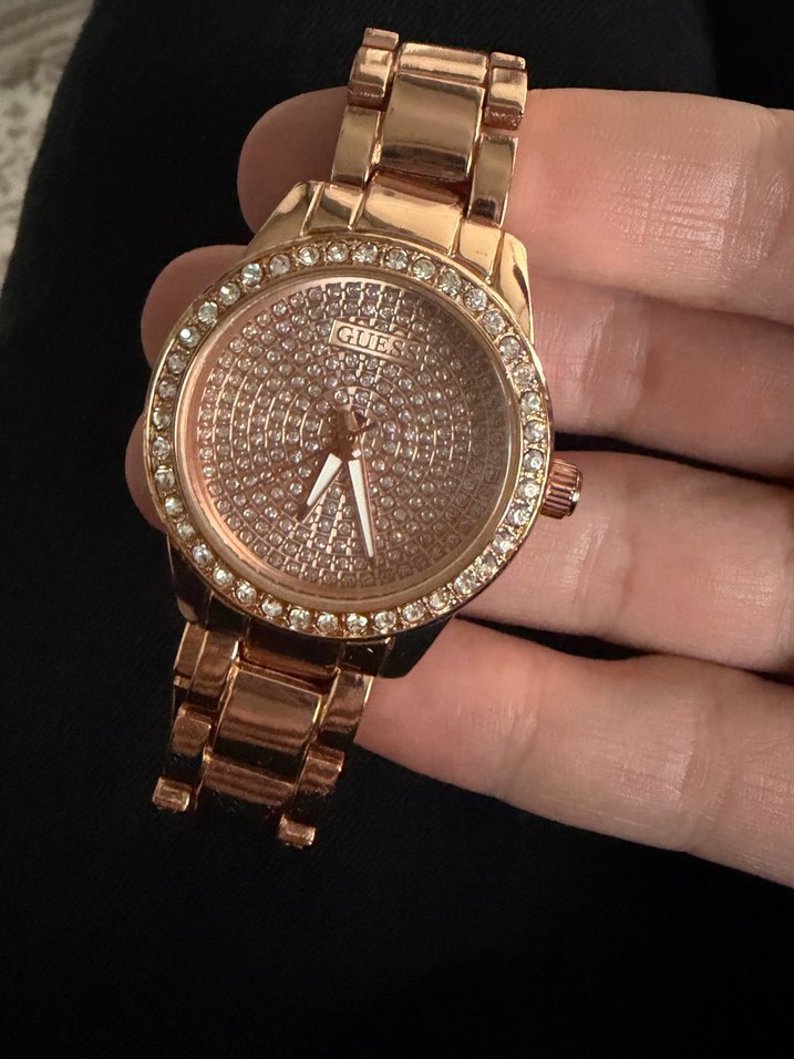 Rose Gold Taşlı Şıklık: Guess Kadın Kol Saati — görsel 2/6